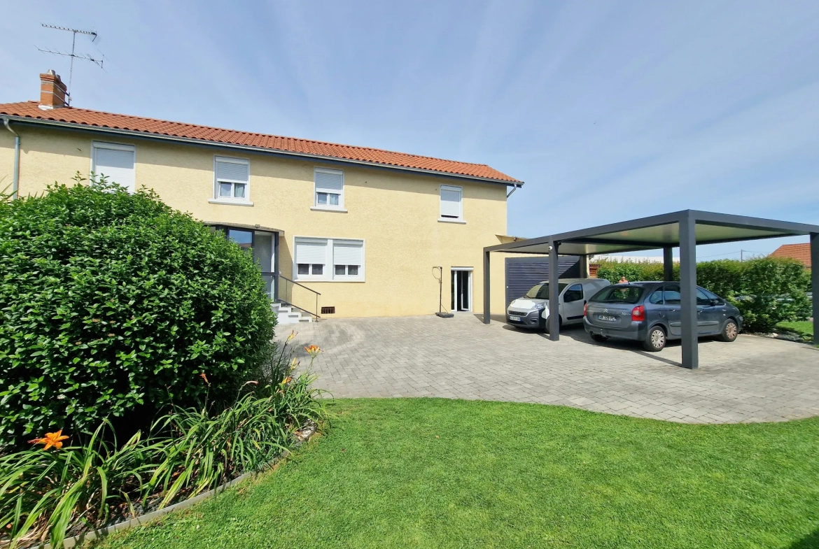Maison à vendre en vente à terme à Villefranche-sur-Saône avec jardin et piscine 