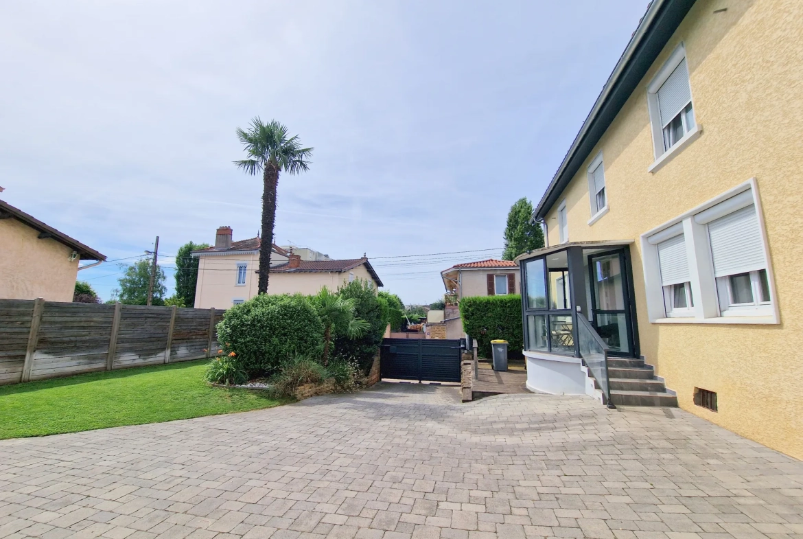 Maison à vendre en vente à terme à Villefranche-sur-Saône avec jardin et piscine 