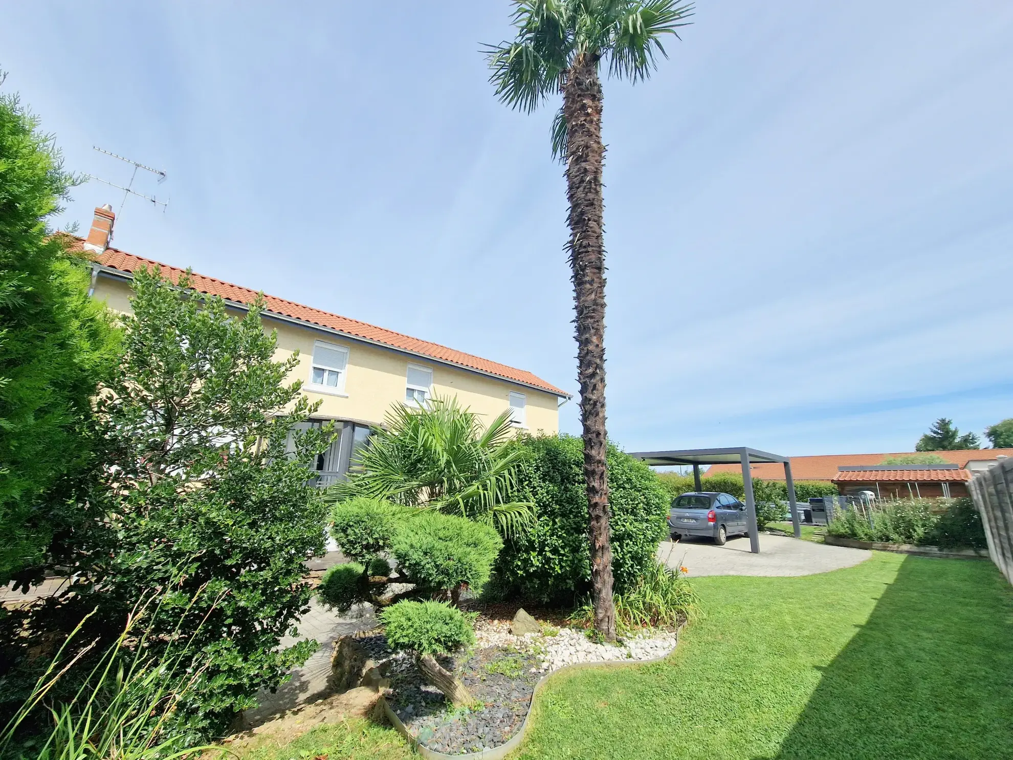 Maison à vendre en vente à terme à Villefranche-sur-Saône avec jardin et piscine 