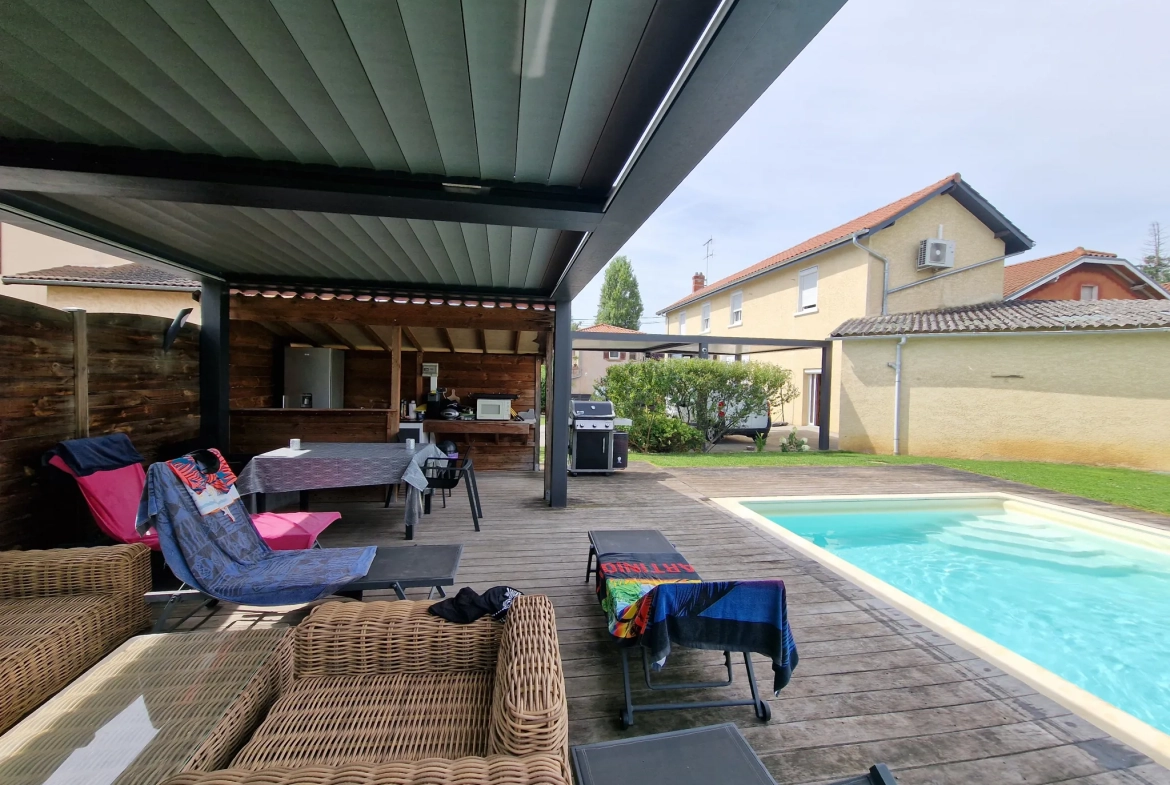 Maison à vendre en vente à terme à Villefranche-sur-Saône avec jardin et piscine 