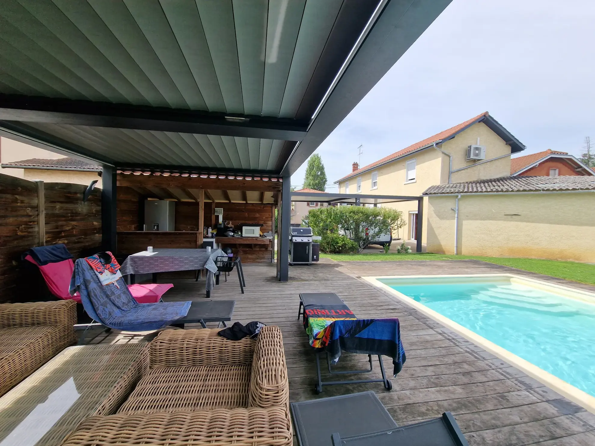 Maison à vendre en vente à terme à Villefranche-sur-Saône avec jardin et piscine 