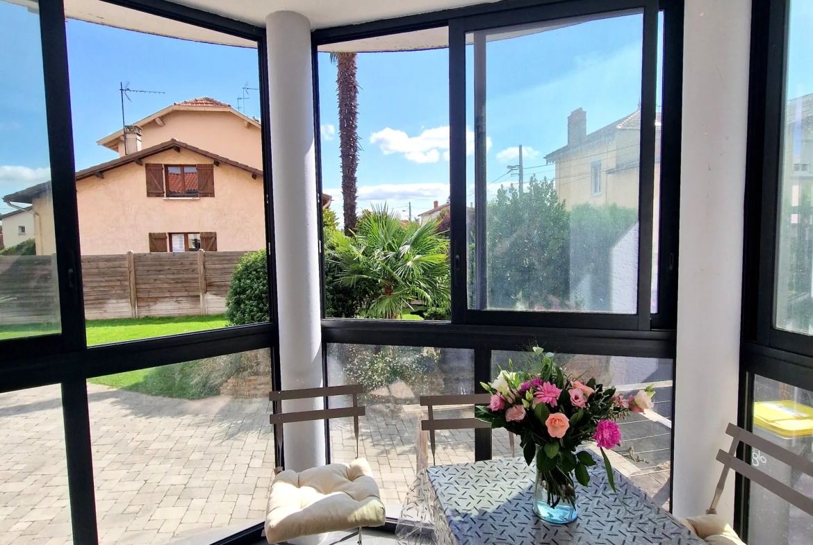 Maison à vendre en vente à terme à Villefranche-sur-Saône avec jardin et piscine 