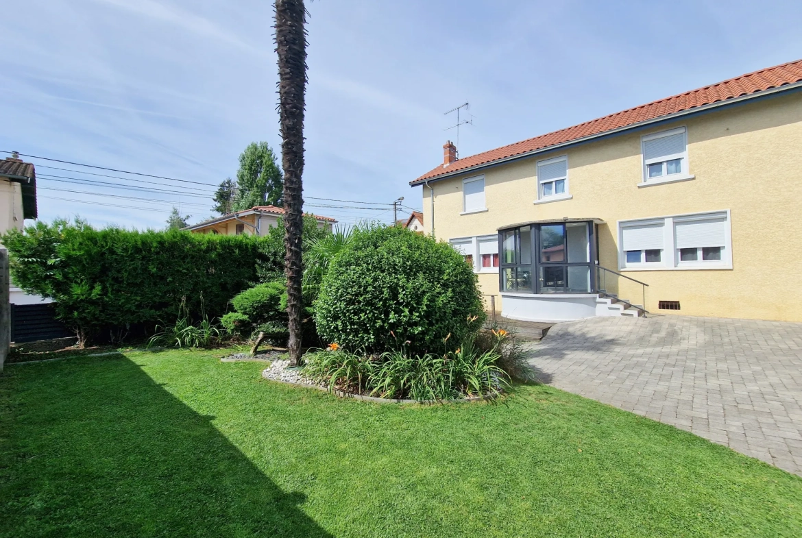 Maison à vendre en vente à terme à Villefranche-sur-Saône avec jardin et piscine 