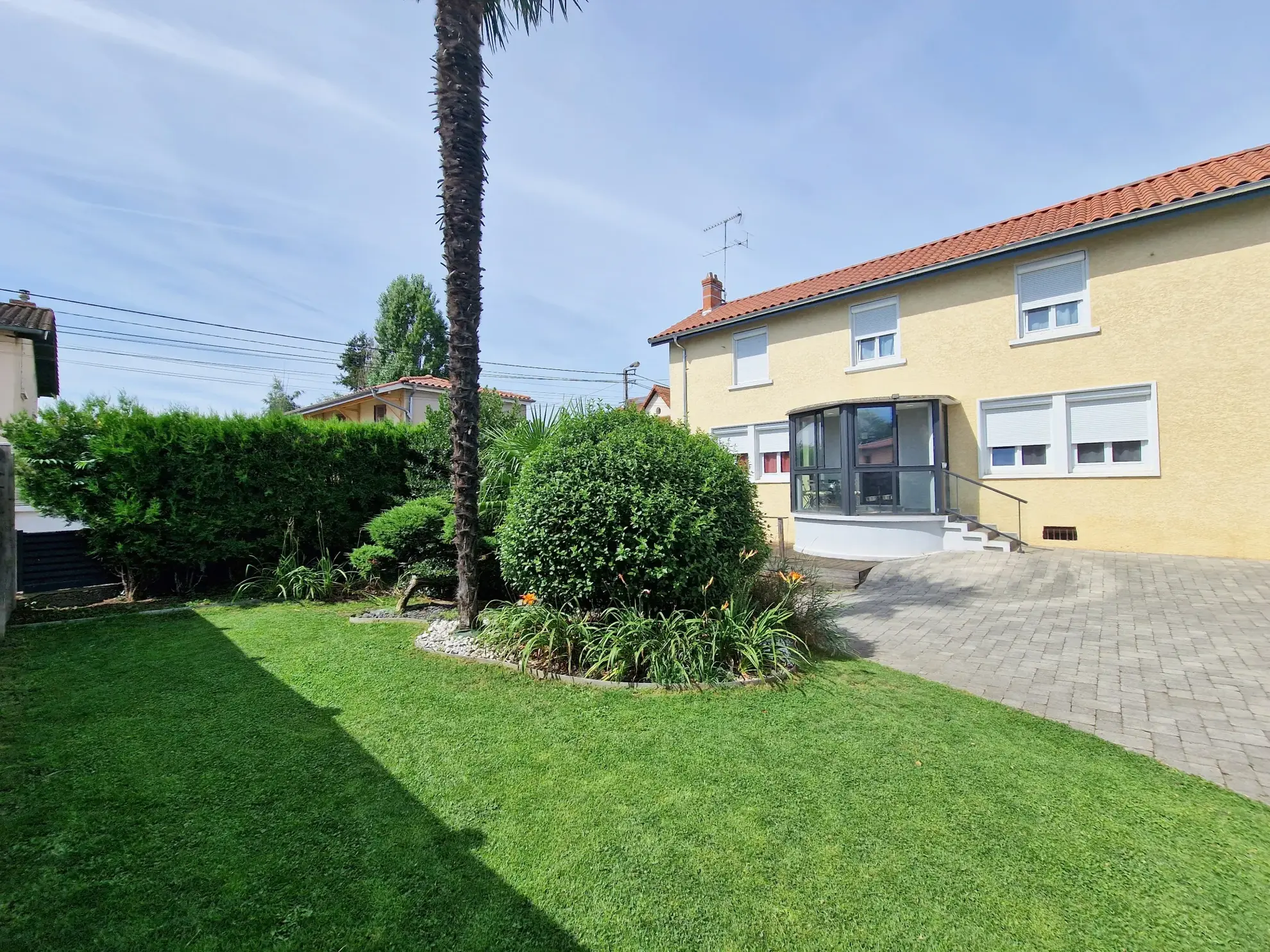 Maison à vendre en vente à terme à Villefranche-sur-Saône avec jardin et piscine 