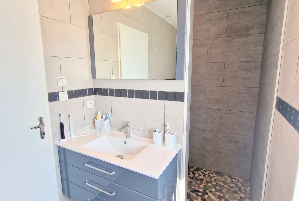 Maison à vendre en vente à terme à Villefranche-sur-Saône avec jardin et piscine 