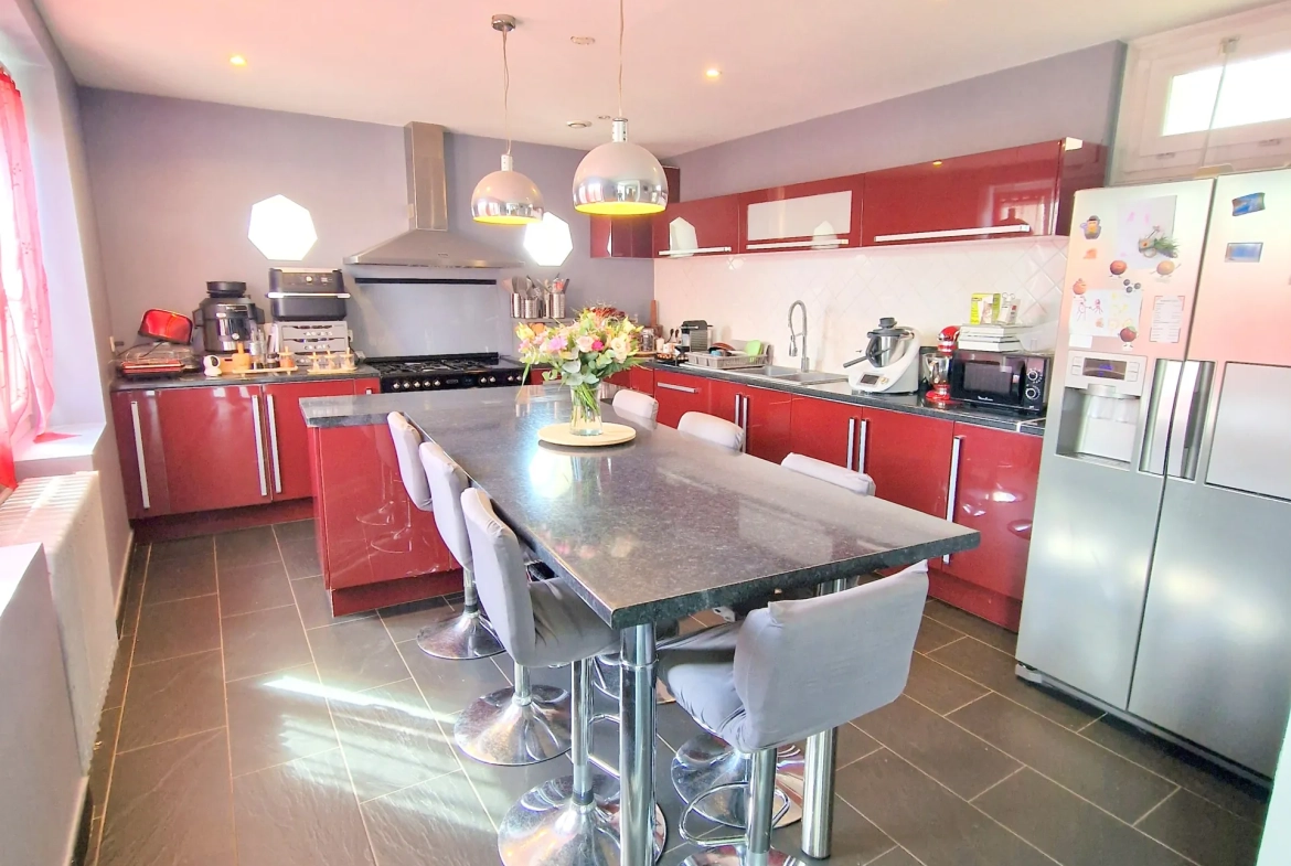 Maison à vendre en vente à terme à Villefranche-sur-Saône avec jardin et piscine 