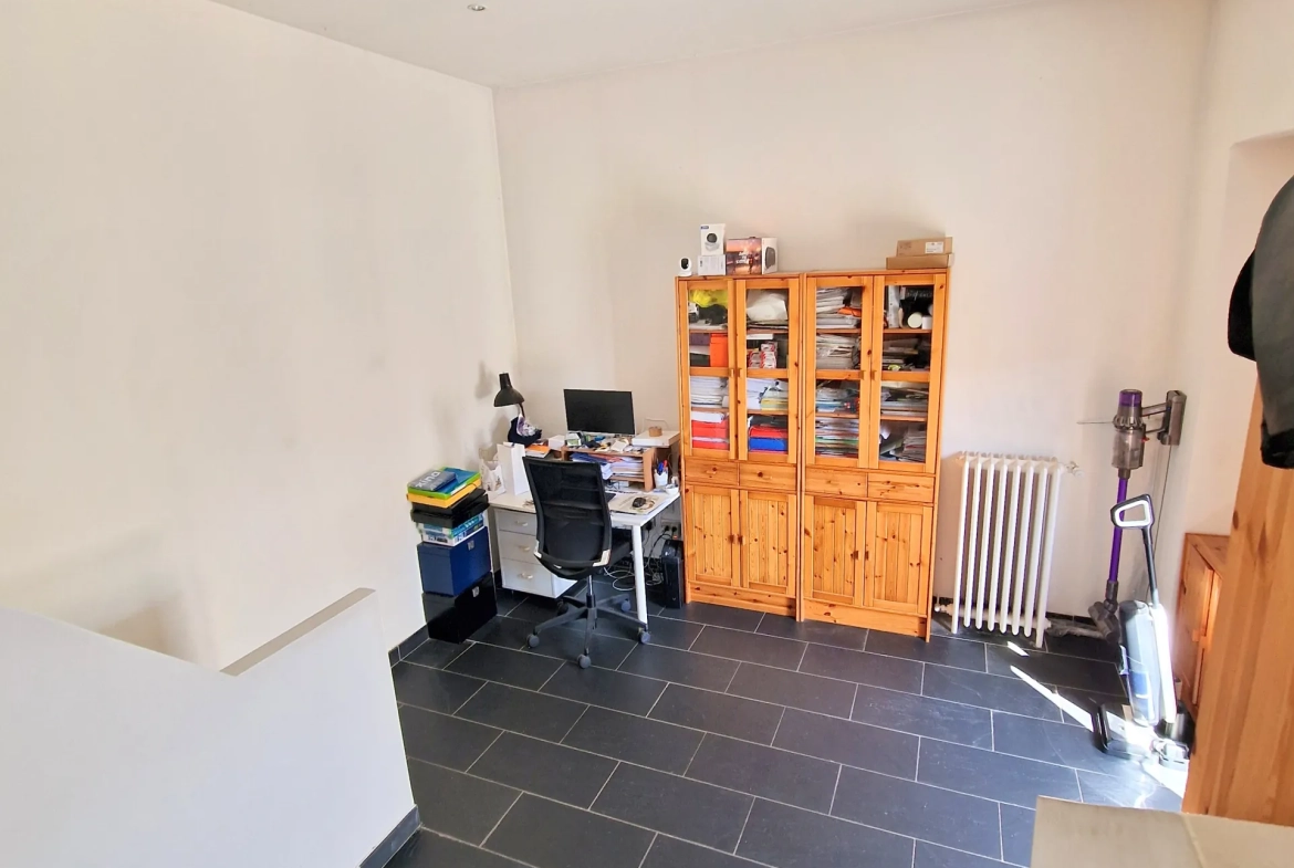 Maison à vendre en vente à terme à Villefranche-sur-Saône avec jardin et piscine 