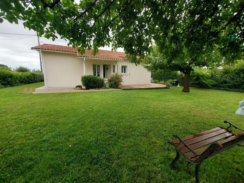 Maison 4 pièces de 67 m² à Mortagne-sur-Gironde, proche plages