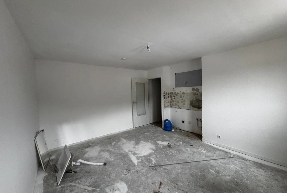 Studio à rénover de 26 m² au centre-ville de Saint-Avold, investissement idéal 