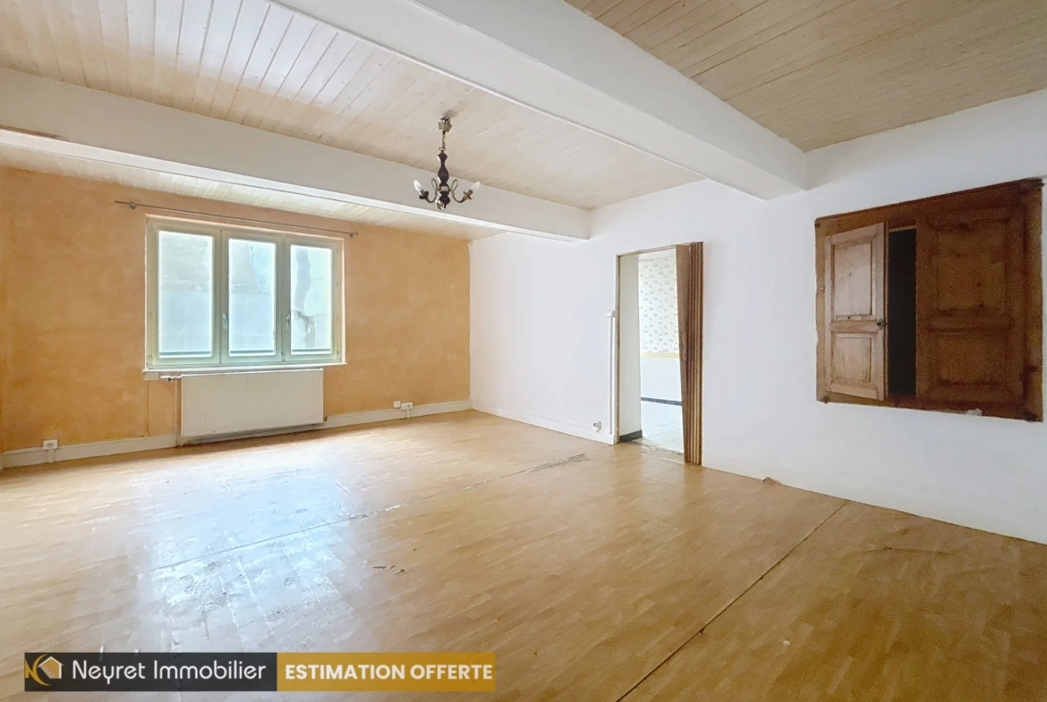 Maison de ville à rénover à Loire-sur-Rhône avec potentiel de 150m² 