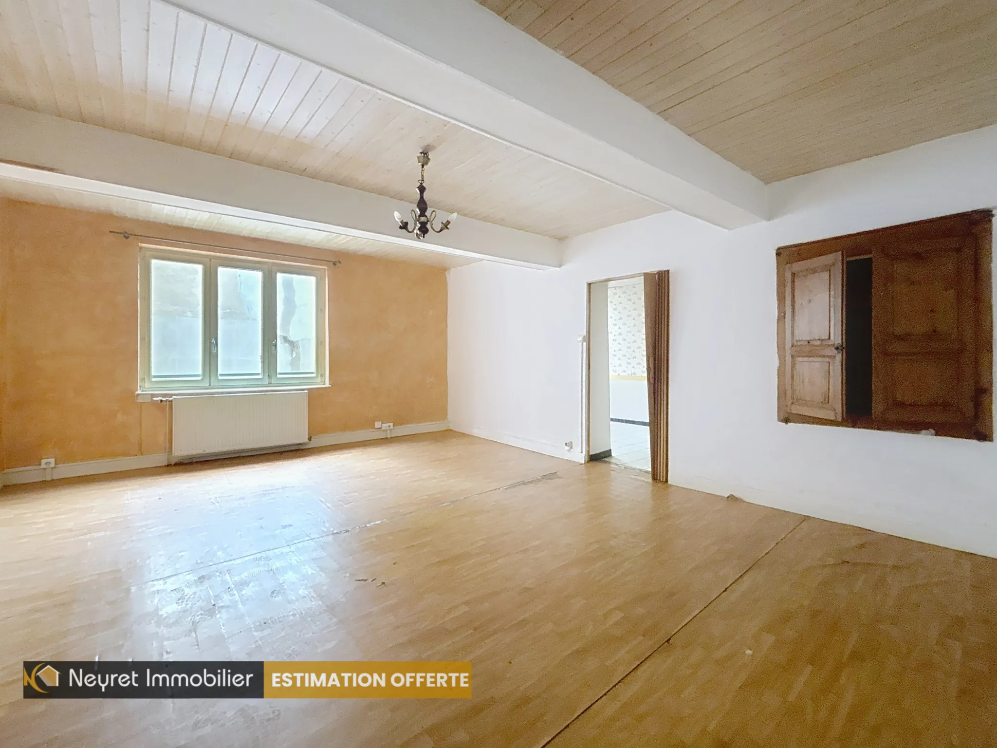 Maison de ville à rénover à Loire-sur-Rhône avec potentiel de 150m² 
