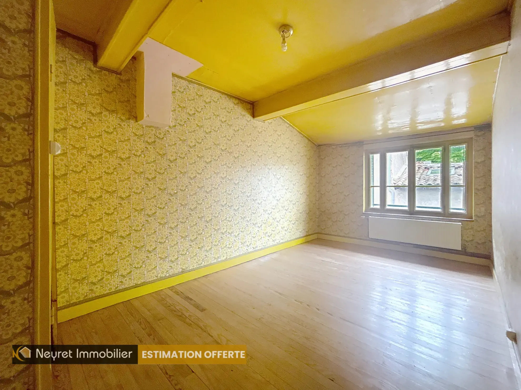 Maison de ville à rénover à Loire-sur-Rhône avec potentiel de 150m² 