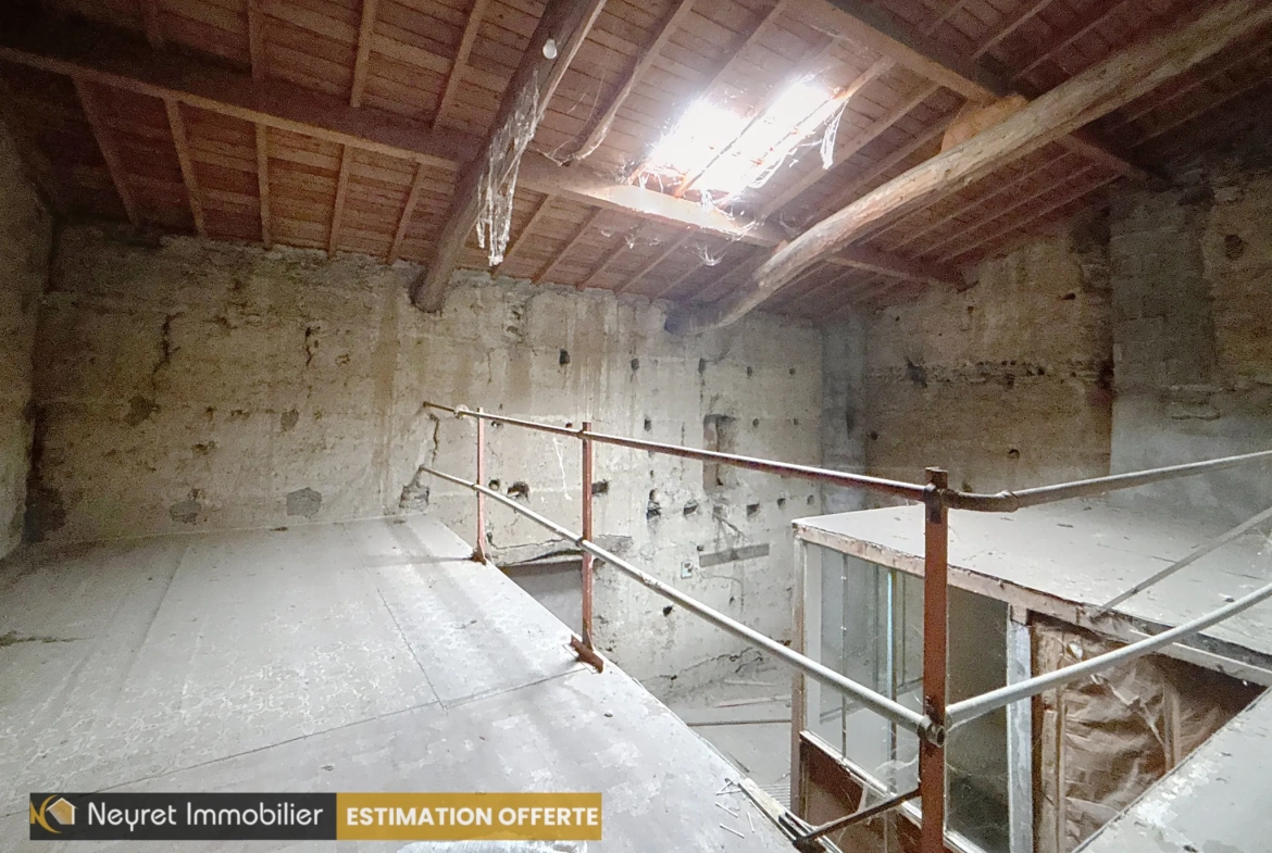 Maison de ville à rénover à Loire-sur-Rhône avec potentiel de 150m² 