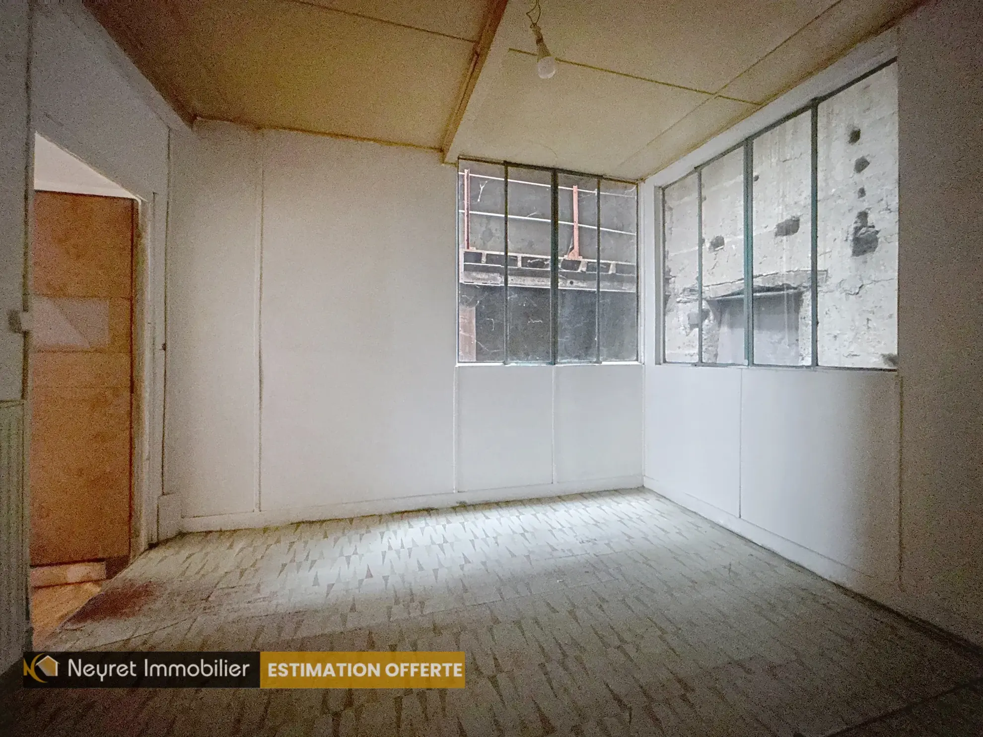 Maison de ville à rénover à Loire-sur-Rhône avec potentiel de 150m² 
