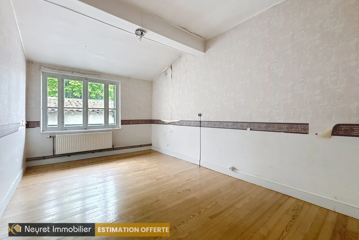 Maison de ville à rénover à Loire-sur-Rhône avec potentiel de 150m² 