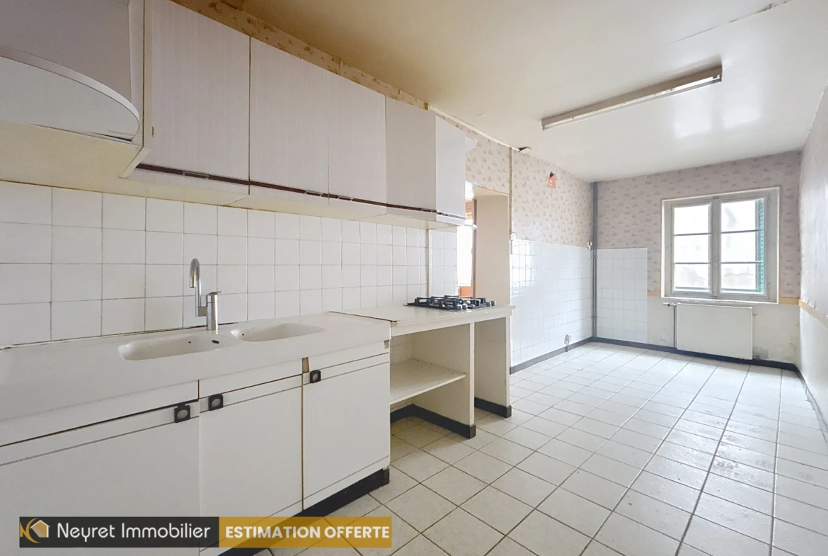 Maison de ville à rénover à Loire-sur-Rhône avec potentiel de 150m² 
