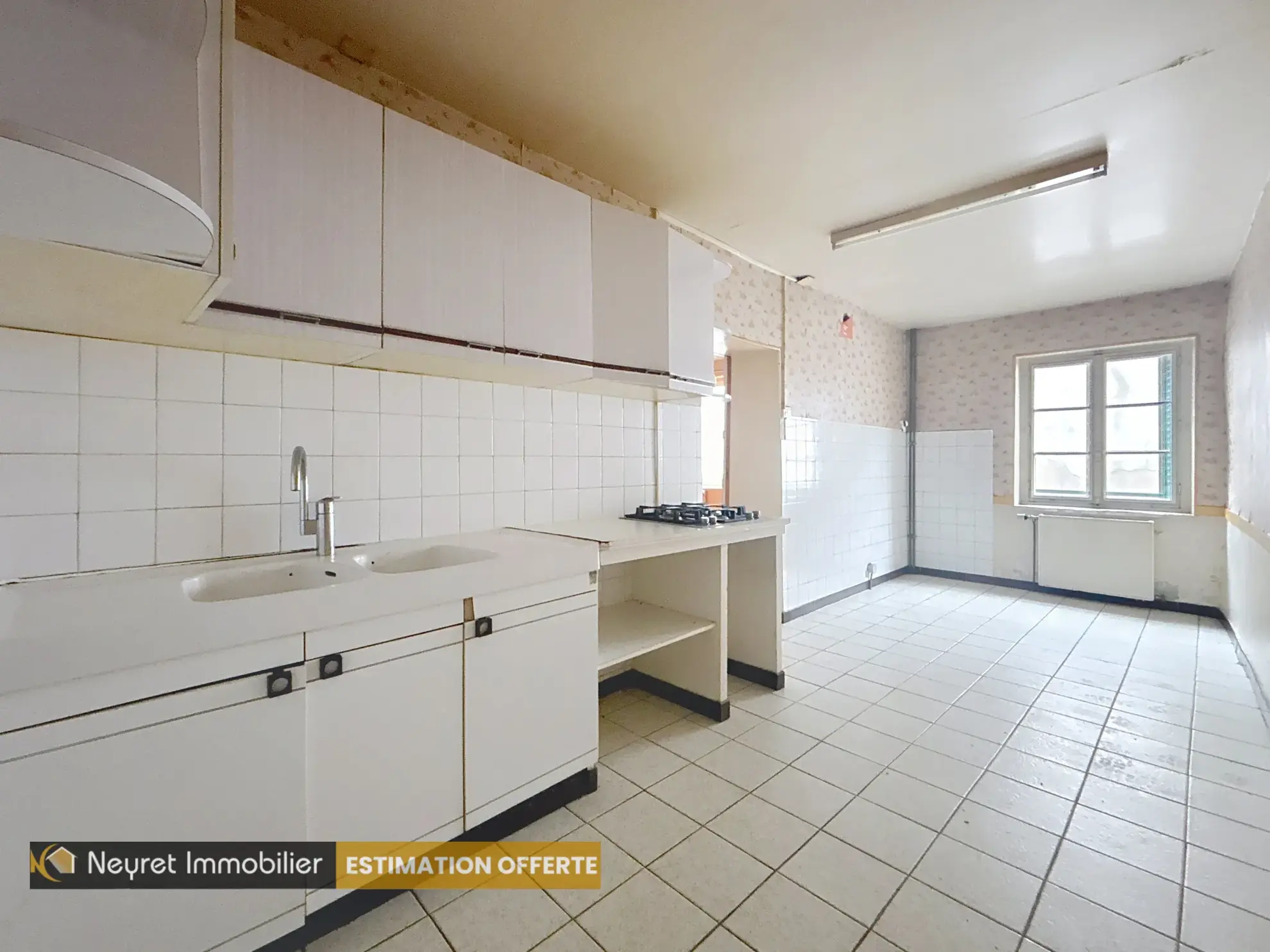 Maison de ville à rénover à Loire-sur-Rhône avec potentiel de 150m² 