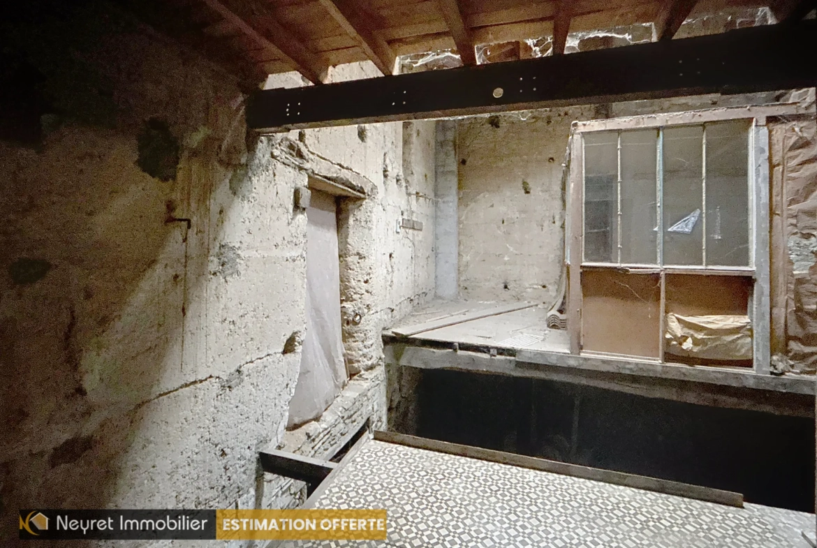 Maison de ville à rénover à Loire-sur-Rhône avec potentiel de 150m² 