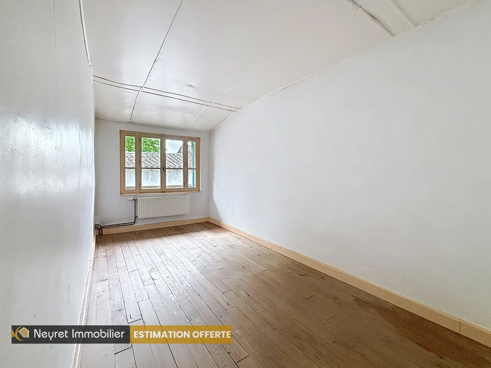 Maison de ville à rénover à Loire-sur-Rhône avec potentiel de 150m² 