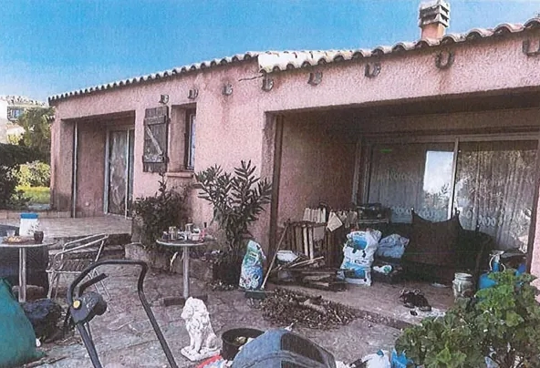 Vente aux enchères d'une maison T4 avec terrasse à Lumio