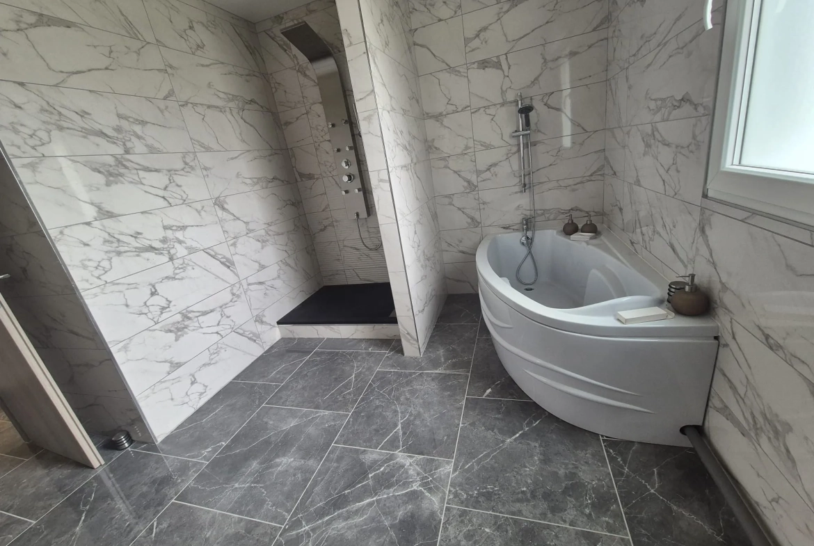 Maison individuelle de 93 m² à Henin Beaumont avec grand terrain et garage 