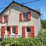 Maison de village à rafraîchir de 89 m² à Millay avec terrains et garage