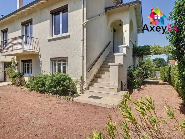 Maison spacieuse à Riorges avec 6 chambres et terrain de 888 m²