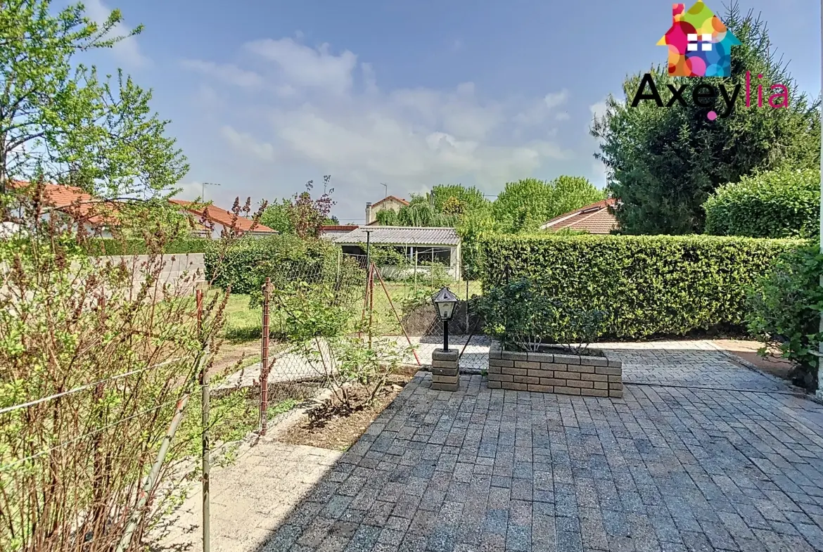 Maison spacieuse à Riorges avec 6 chambres et terrain de 888 m² 