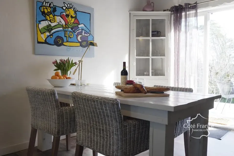 Maison rénovée avec jardin et grange en pierre en Dordogne à vendre 