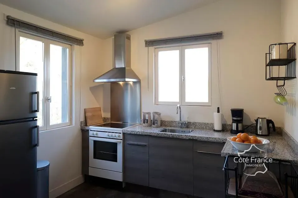 Maison rénovée avec jardin et grange en pierre en Dordogne à vendre 