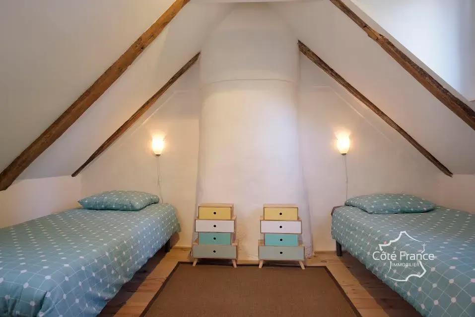 Maison rénovée avec jardin et grange en pierre en Dordogne à vendre 