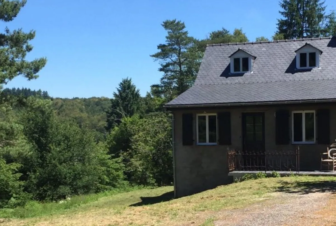 Maison rénovée avec jardin et grange en pierre en Dordogne à vendre 