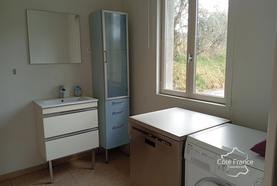 Maison rénovée avec jardin et grange en pierre en Dordogne à vendre 