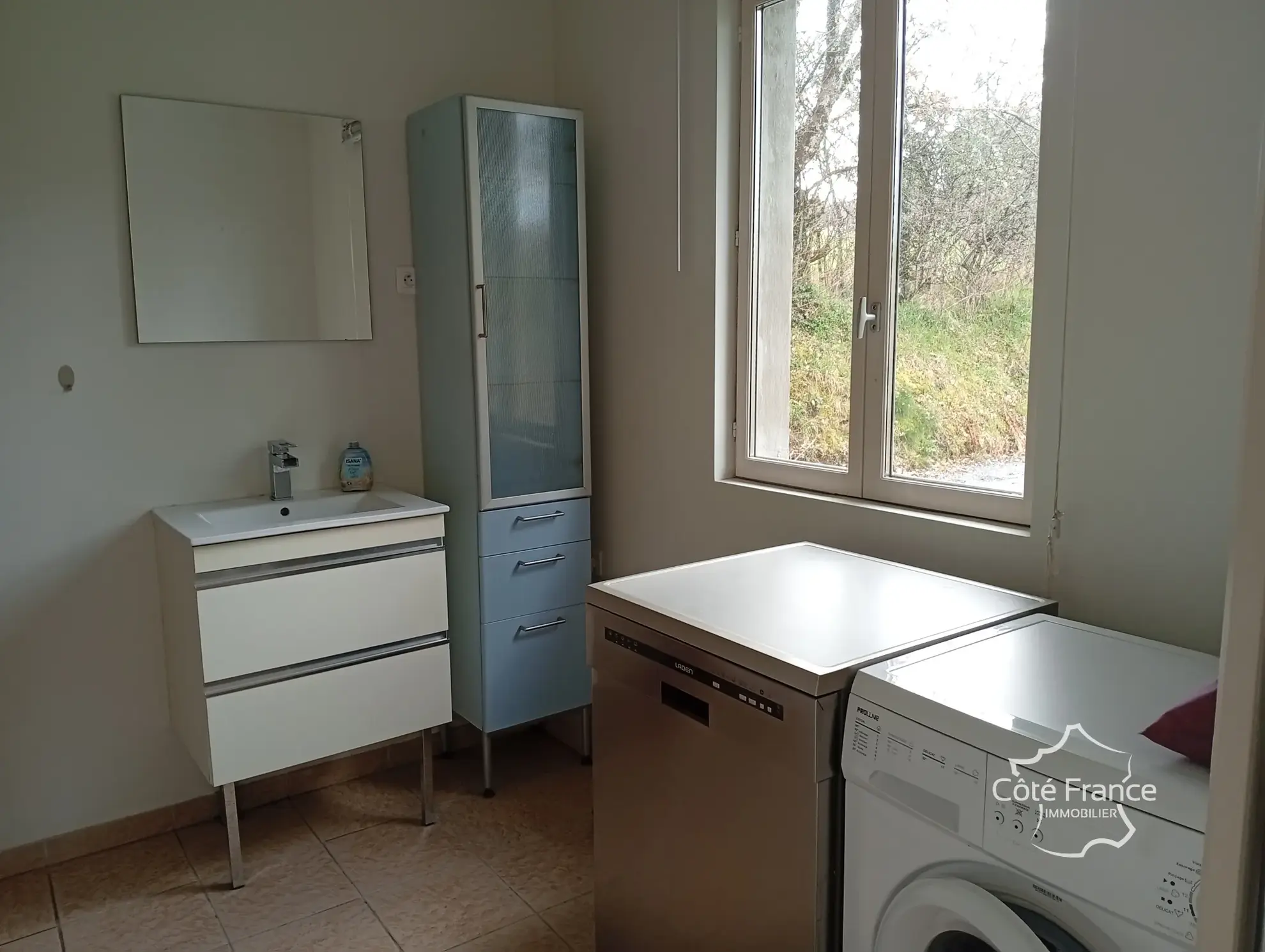 Maison rénovée avec jardin et grange en pierre en Dordogne à vendre 