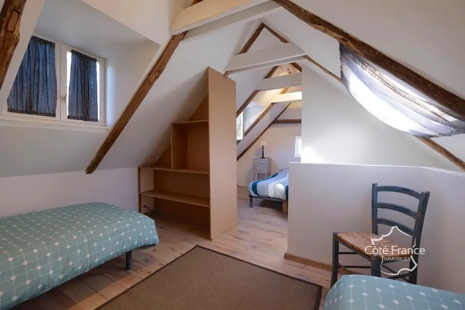 Maison rénovée avec jardin et grange en pierre en Dordogne à vendre 