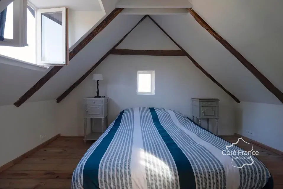 Maison rénovée avec jardin et grange en pierre en Dordogne à vendre 