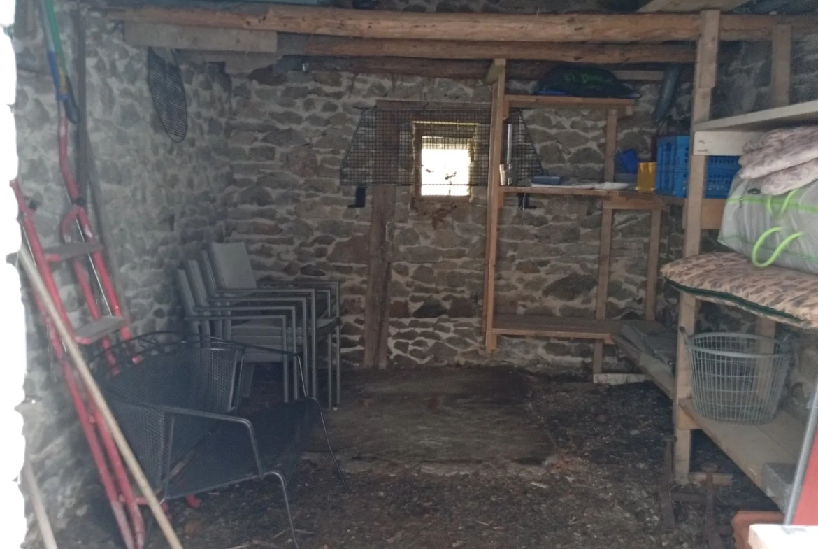 Maison rénovée avec jardin et grange en pierre en Dordogne à vendre 