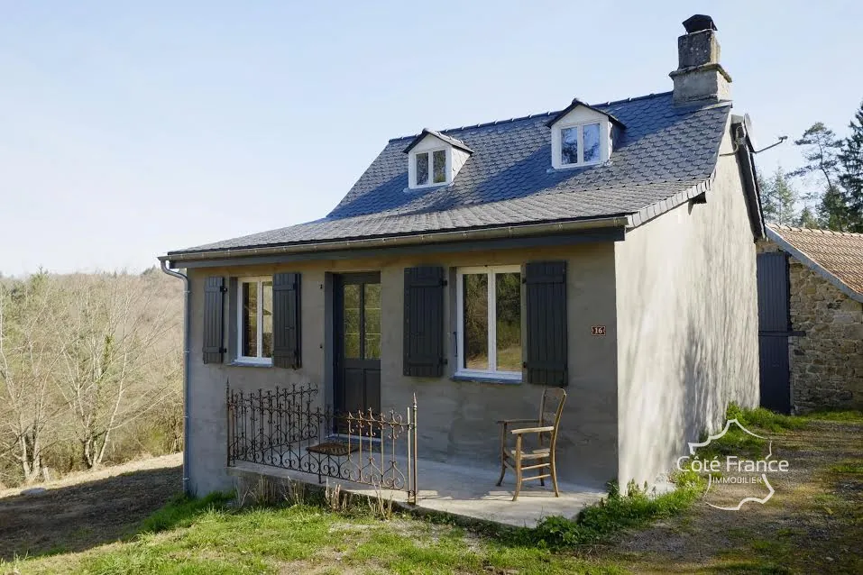 Maison rénovée avec jardin et grange en pierre en Dordogne à vendre 