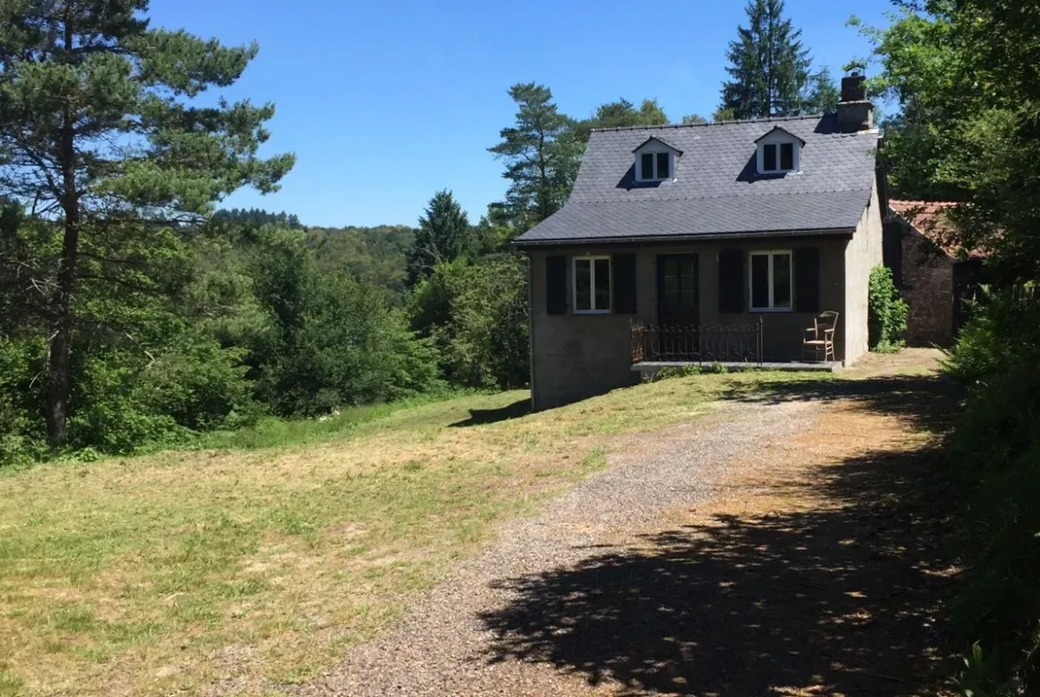 Maison rénovée avec jardin et grange en pierre en Dordogne à vendre 