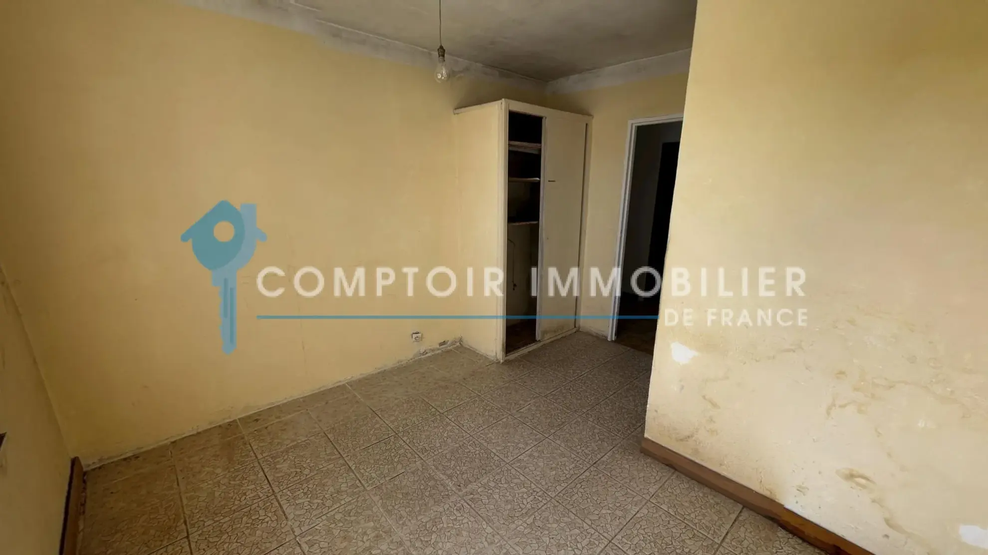 Maison à vendre de 200 m² à Carpentras avec appartement indépendant et terrain arboré 