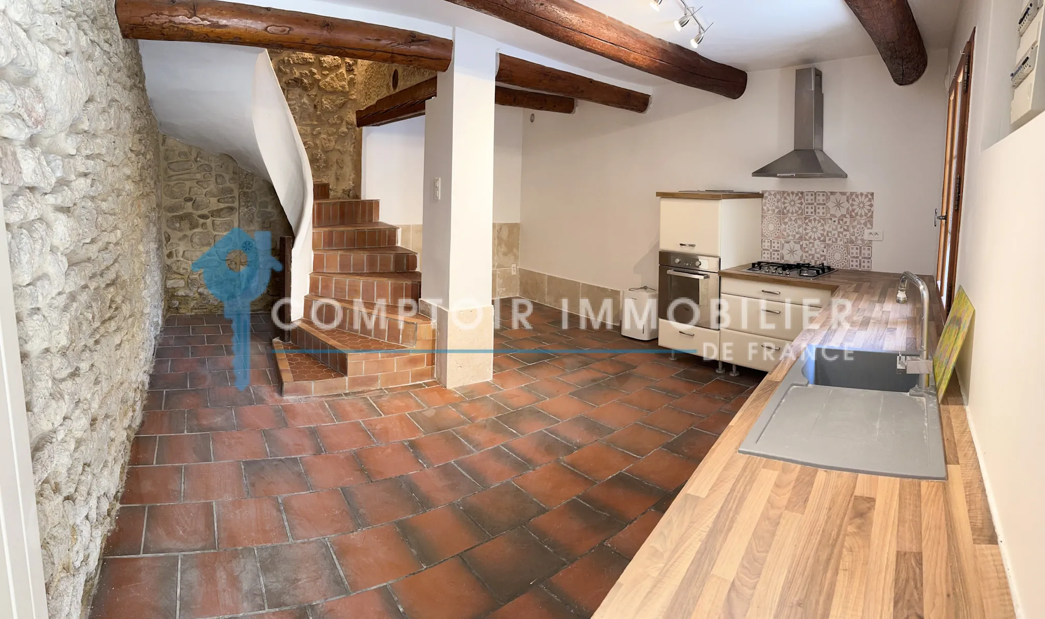 Maison de ville de 68 m² à vendre au cœur de Grans Côte Provençale 