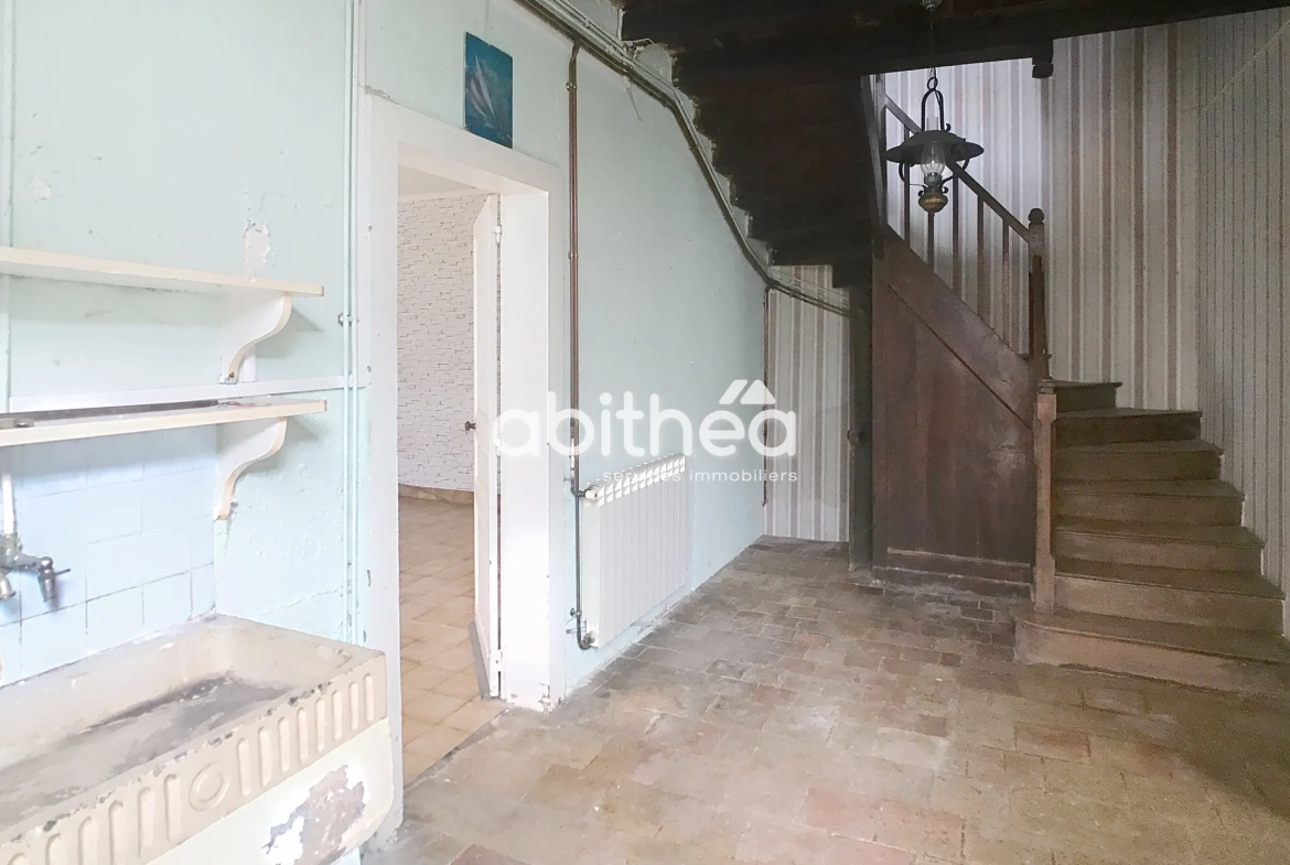 Charmante maison charentaise à rénover à Dirac - 180 m² avec dépendances 