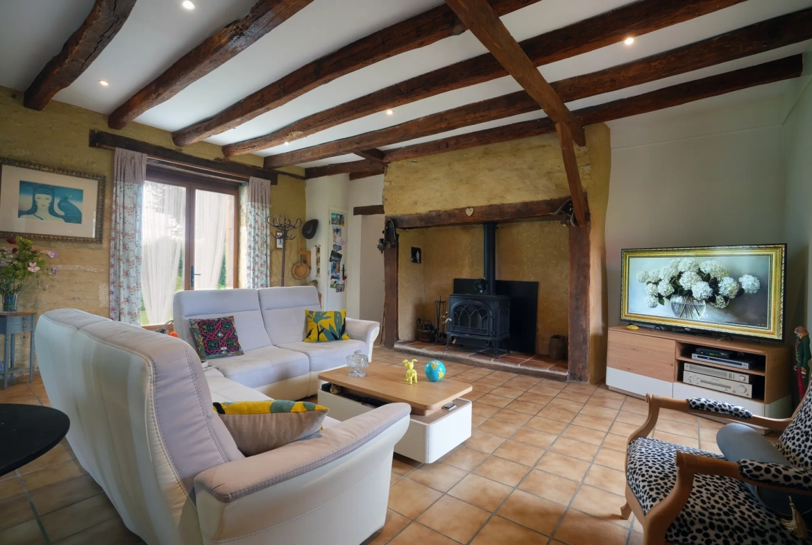 Maison en pierre de 4 pièces avec piscine à Masclat - Bien immobilier à vendre 