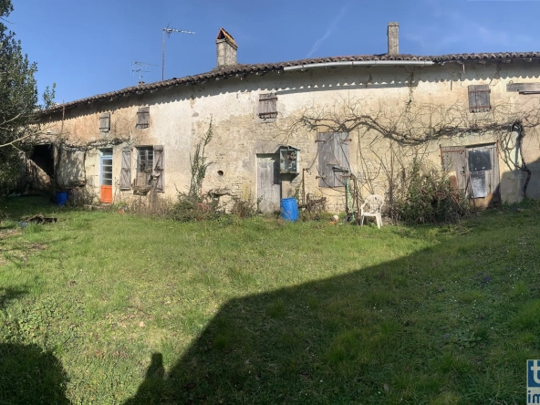 Maison à rénover de 100 m² avec dépendances sur 3000 m² à Cresse
