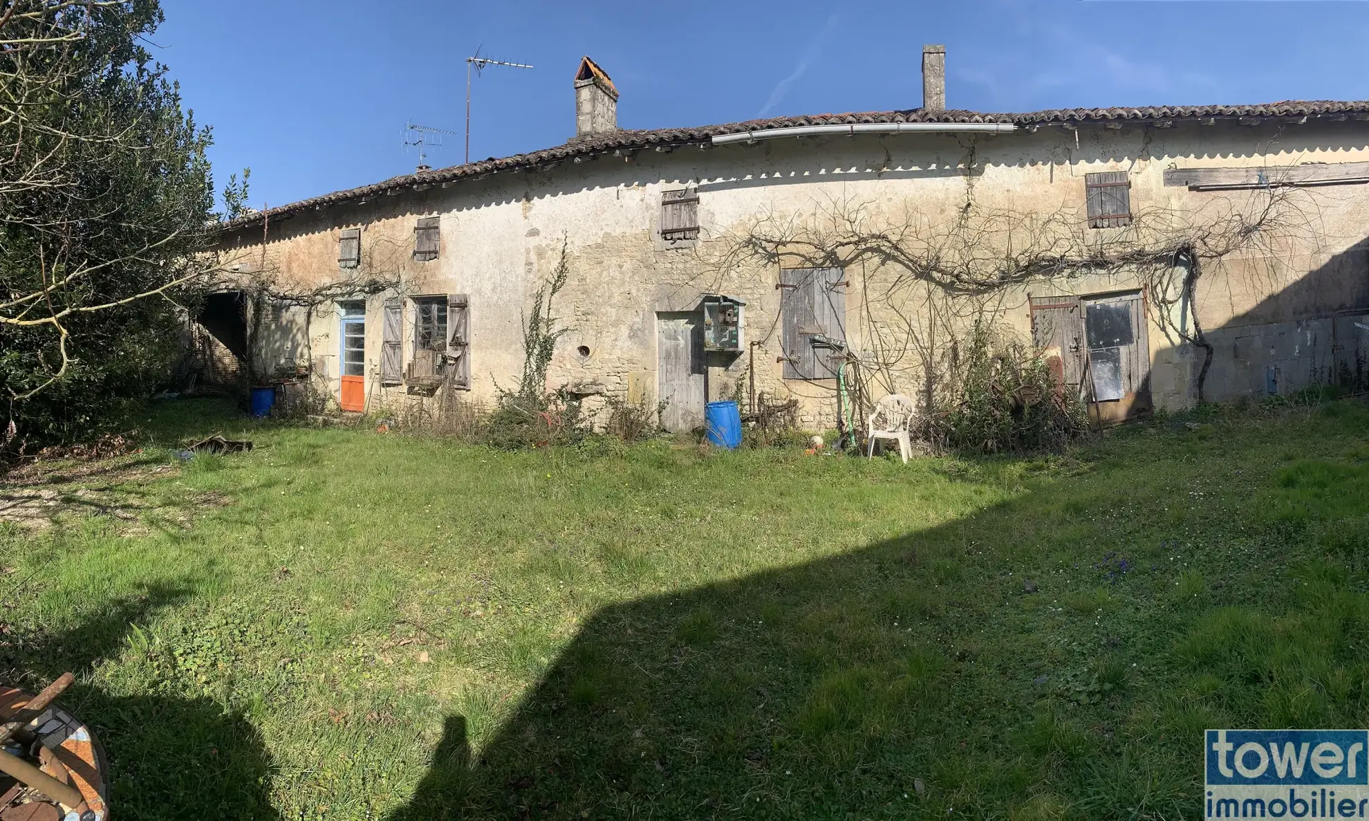 Maison à rénover de 100 m² avec dépendances sur 3000 m² à Cresse 