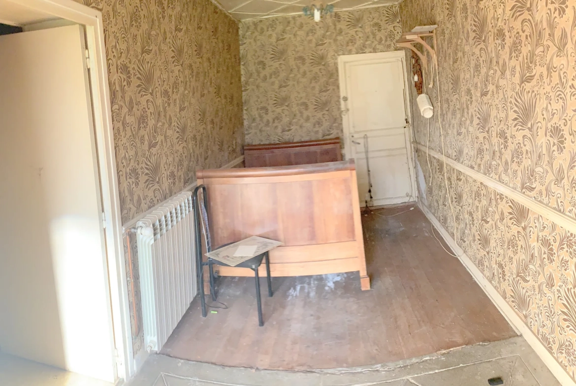 Maison à rénover de 100 m² avec dépendances sur 3000 m² à Cresse 