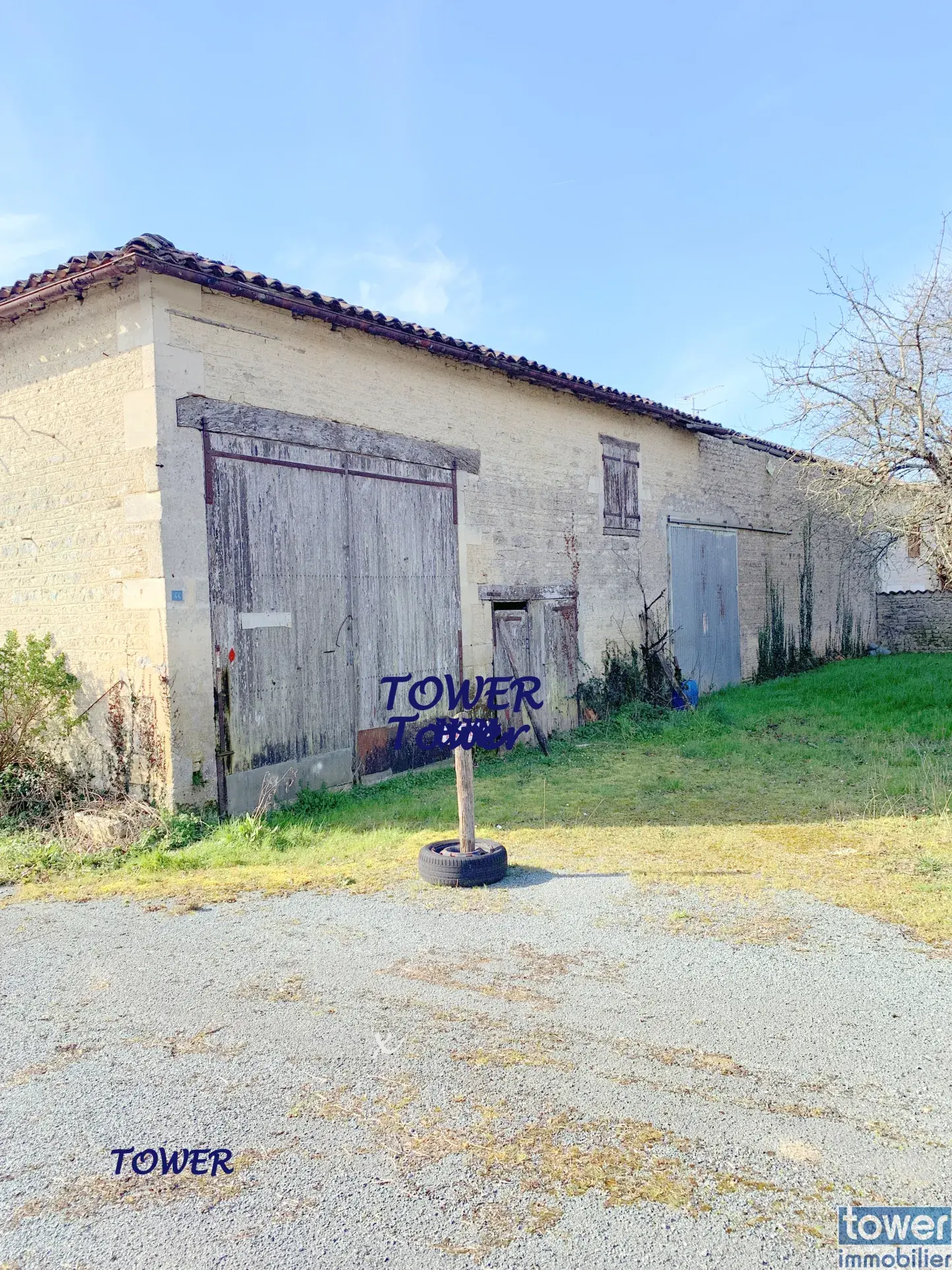 Maison à rénover de 100 m² avec dépendances sur 3000 m² à Cresse 