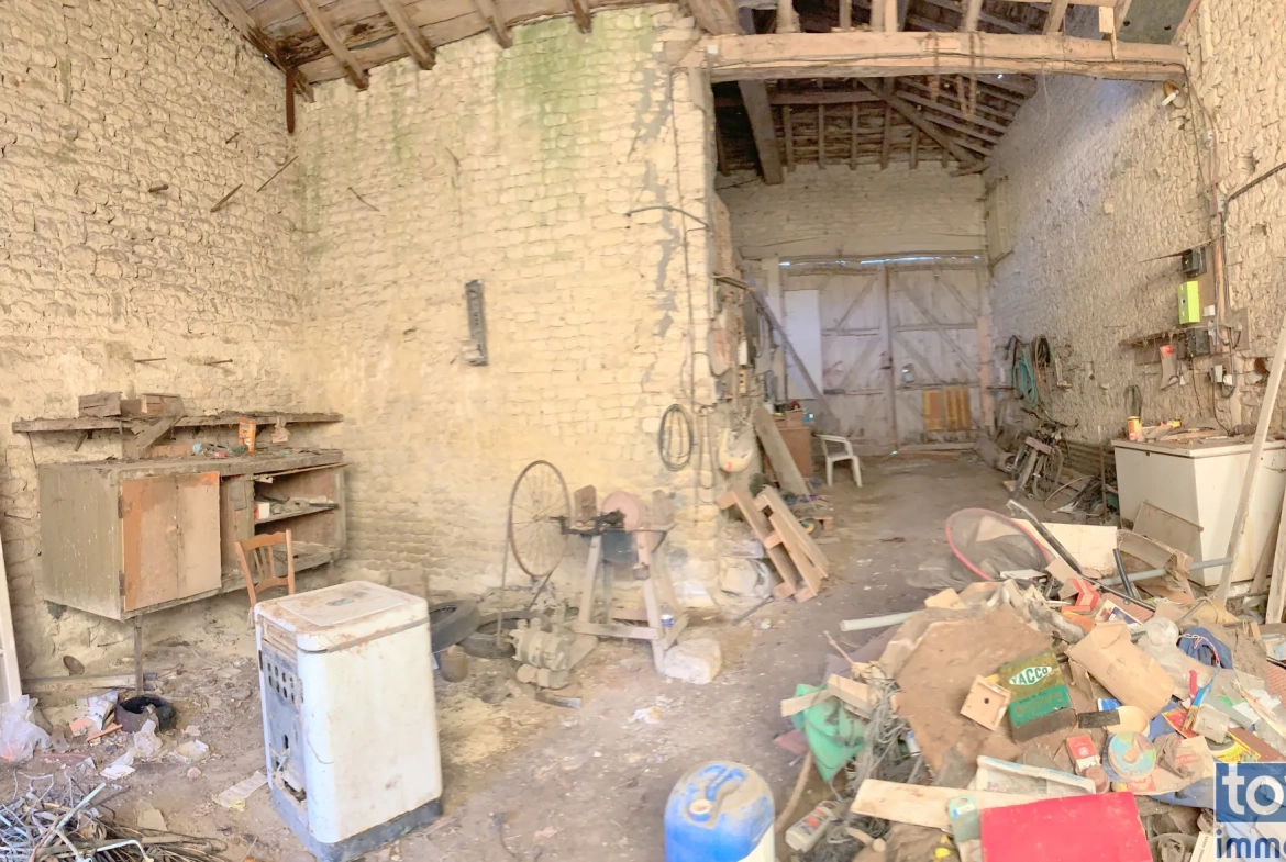Maison à rénover de 100 m² avec dépendances sur 3000 m² à Cresse 