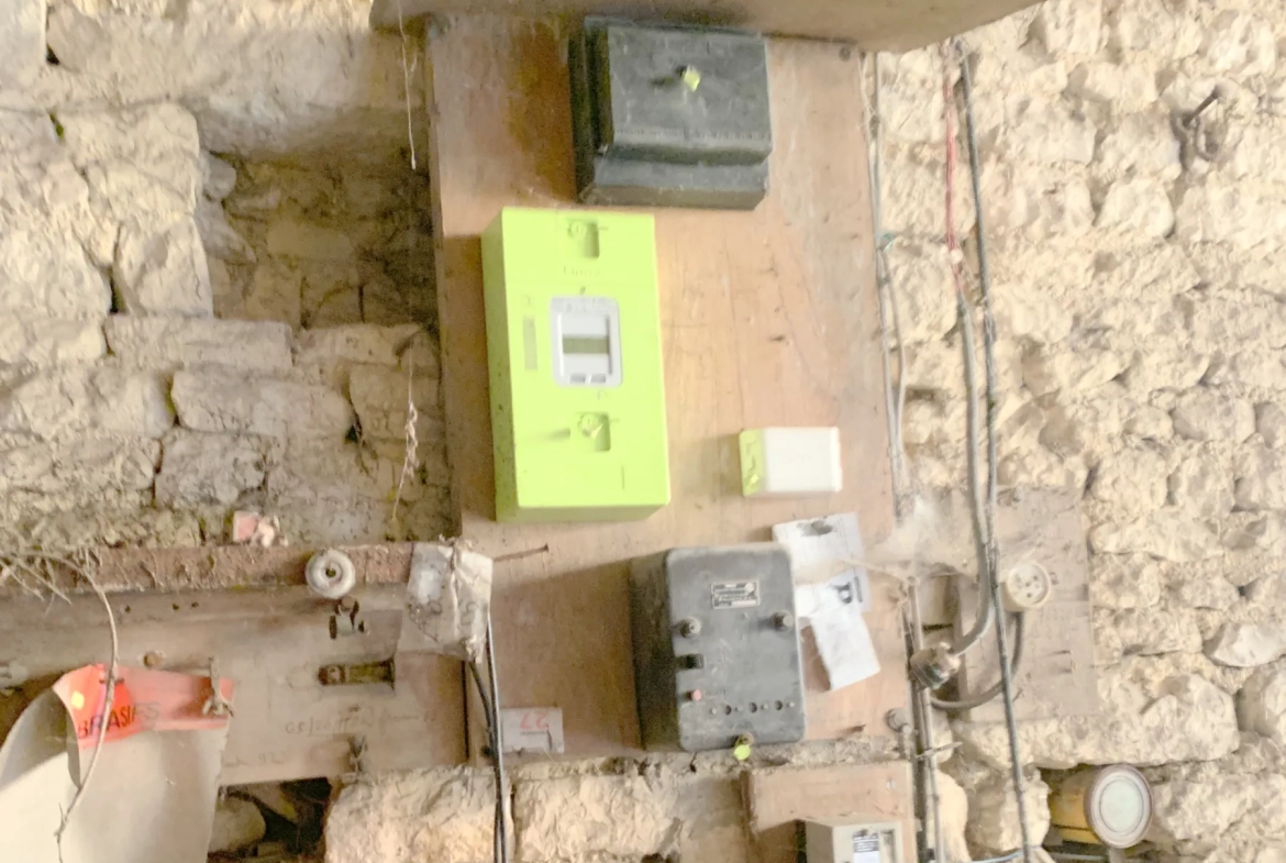 Maison à rénover de 100 m² avec dépendances sur 3000 m² à Cresse 