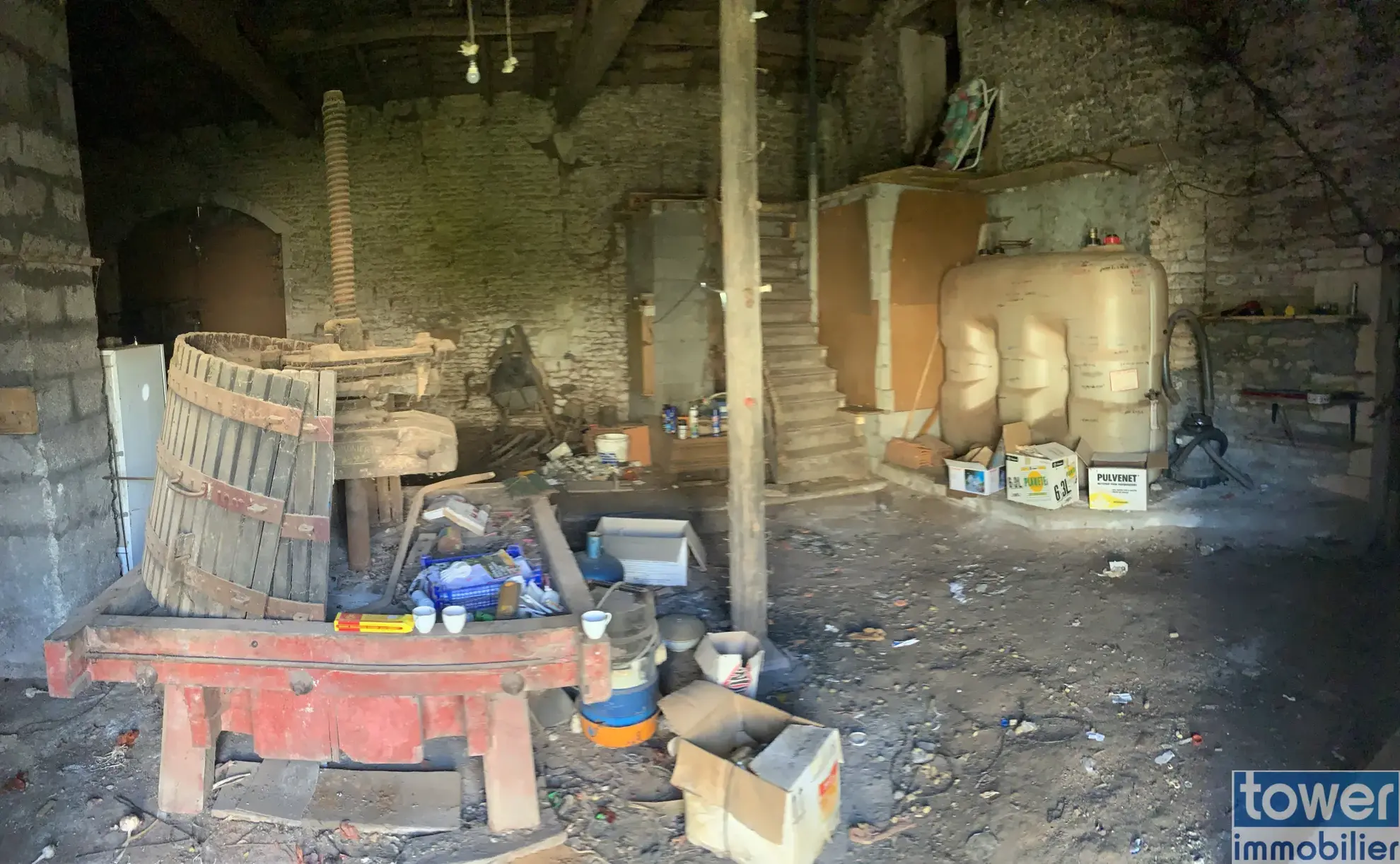 Maison à rénover de 100 m² avec dépendances sur 3000 m² à Cresse 